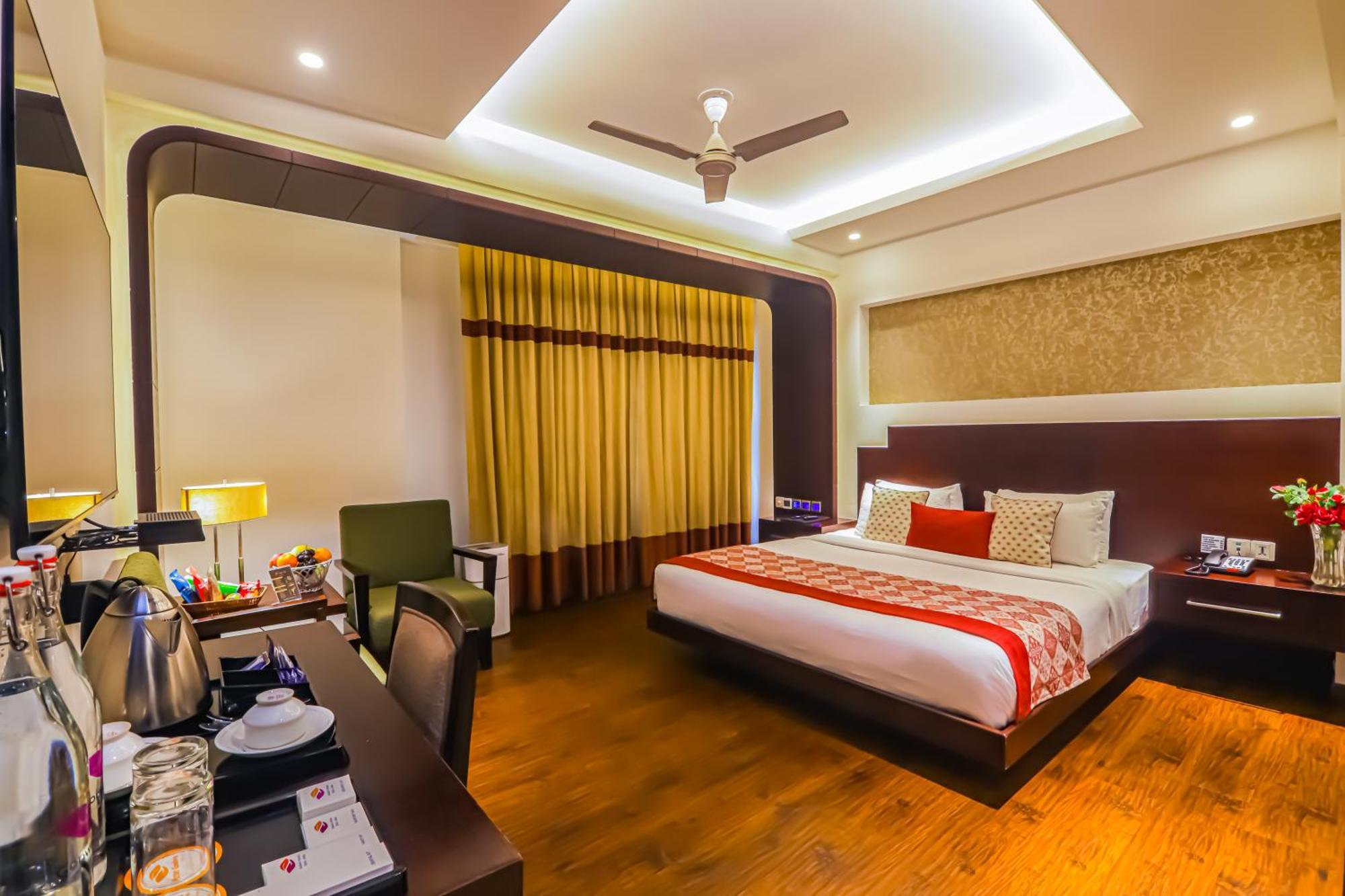 Godwin Deluxe Near Railway Stn Offers Free Airport Pick-up