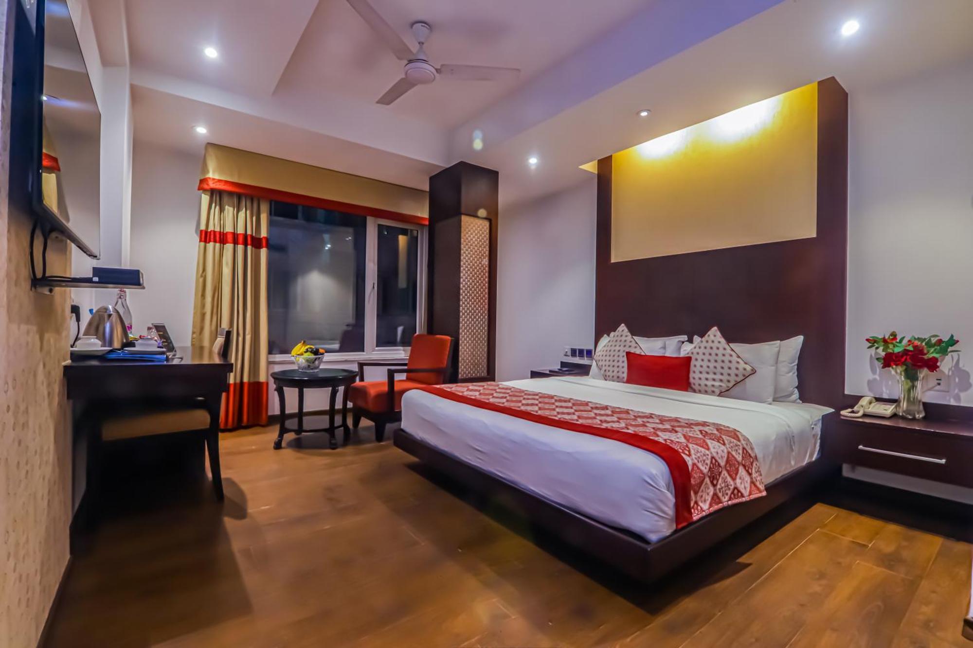Godwin Deluxe Near Railway Stn Offers Free Airport Pick-up Hotel 4*